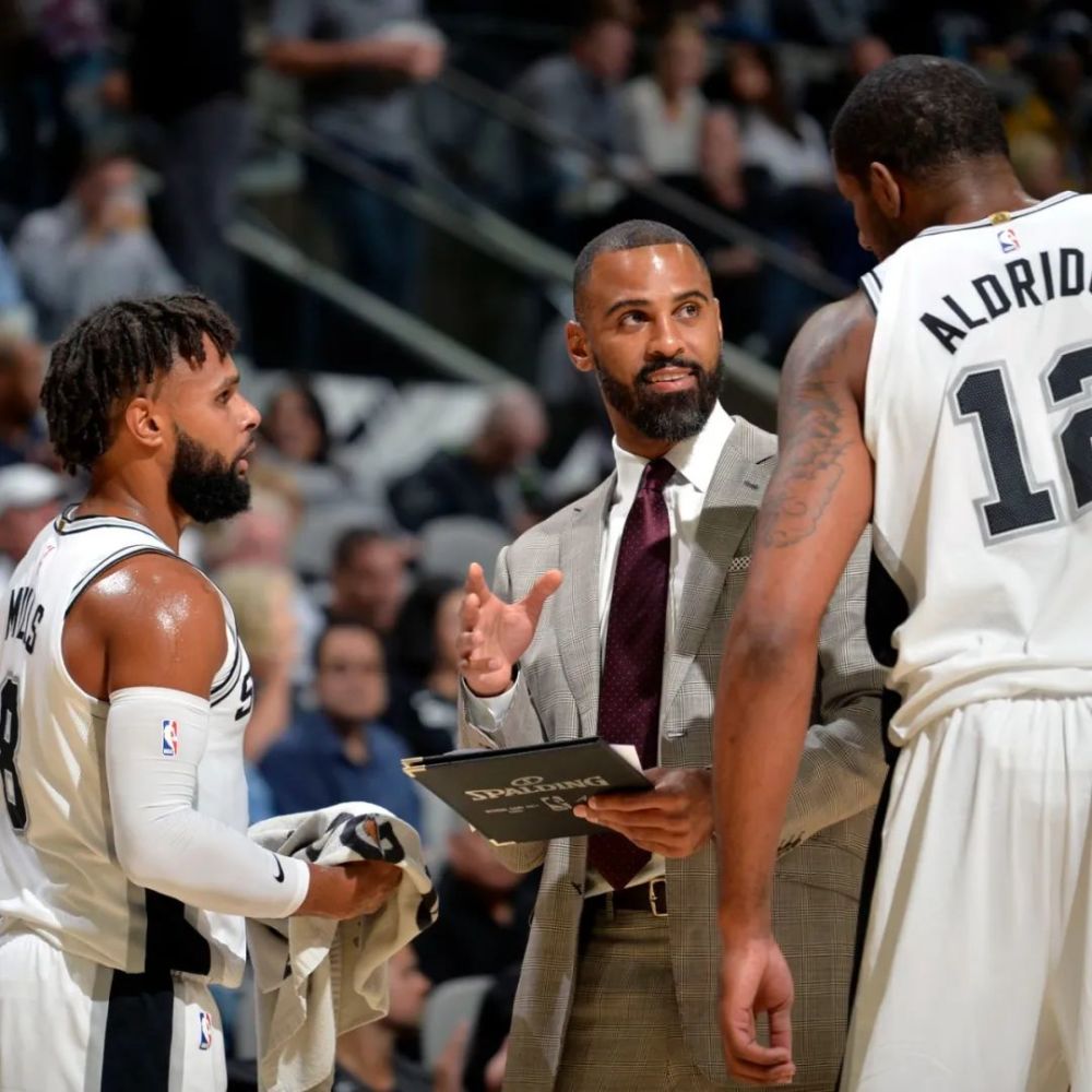 国足迎来了 国足迎来了