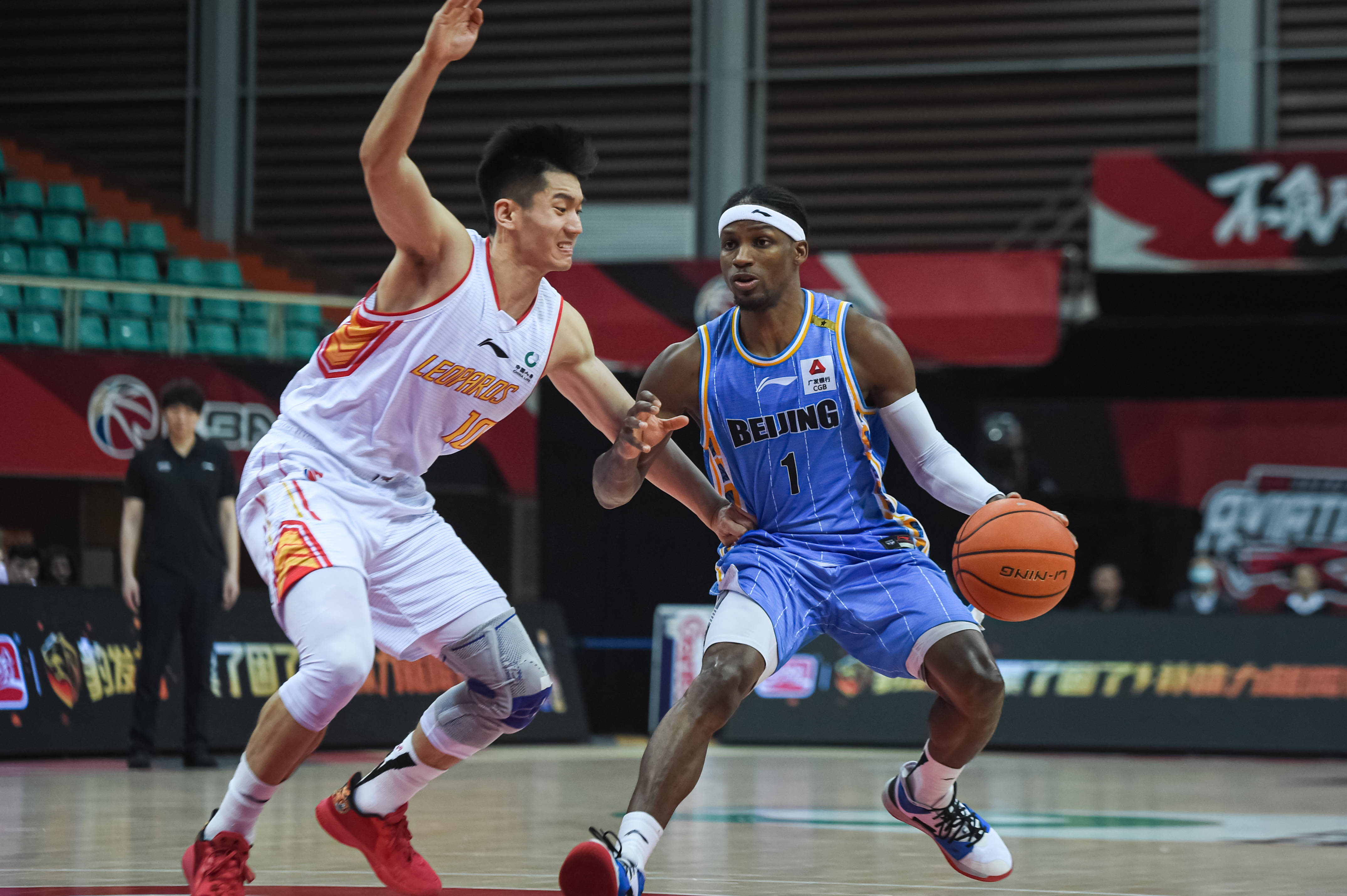 联赛中不容 联赛中不容