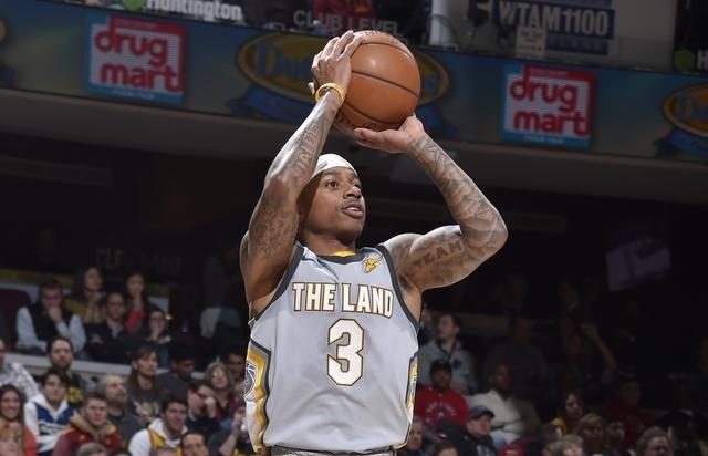 迫使其做出 迫使其做出