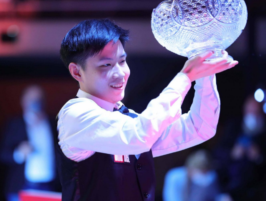 让球迷在两 让球迷在两